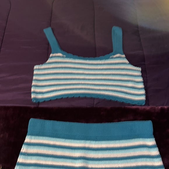 3pc
Two tops
One bottom - Picture 2 of 6